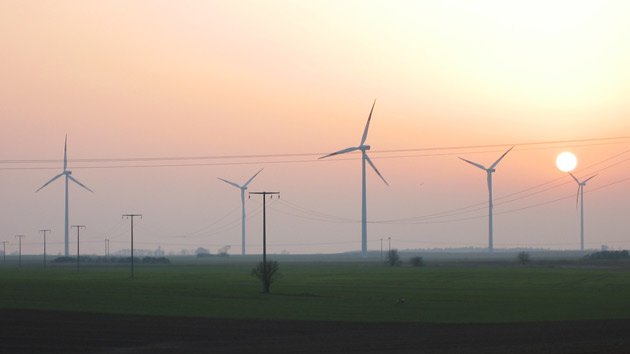Windkraftanlage Altentreptow bei Sonnenuntergang